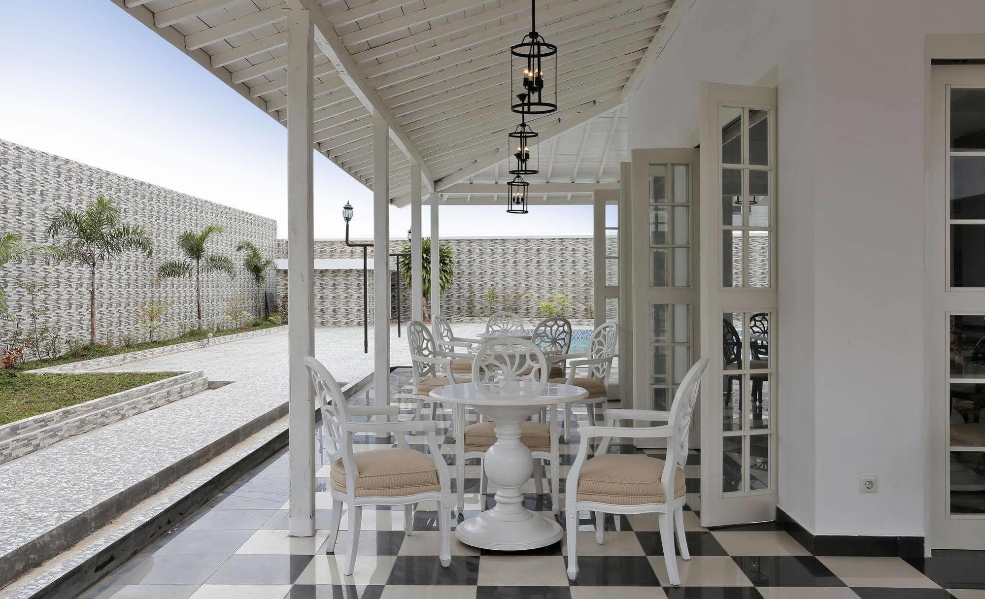 Menumbing Heritage Hotel Pangkal Pinang Exteriör bild
